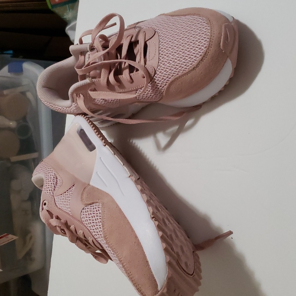 NIKE AIRMAX SYSTEM. NEVER WORN